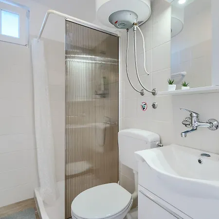 Apartment Bezauberndes Mit Beheiztem Privatpool, Grill, Babybett, Grill, Wifi