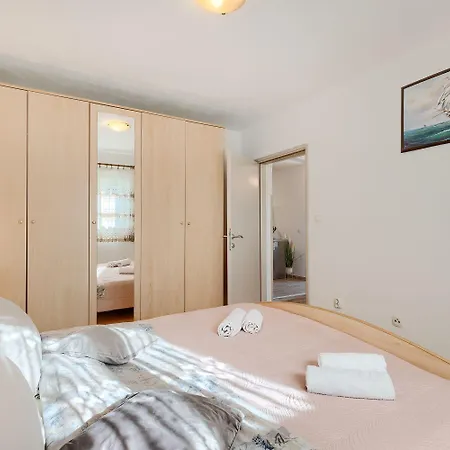 Bezauberndes Mit Beheiztem Privatpool, Grill, Babybett, Grill, Wifi