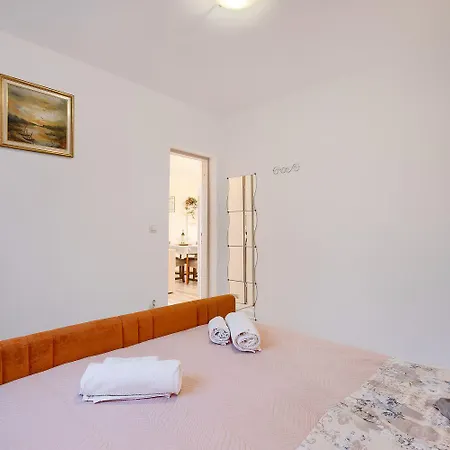 Bezauberndes Mit Beheiztem Privatpool, Grill, Babybett, Grill, Wifi Apartment *