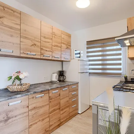 Apartment Bezauberndes Mit Beheiztem Privatpool, Grill, Babybett, Grill, Wifi