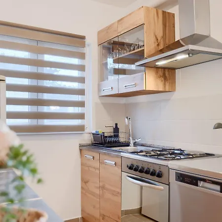 Apartment Bezauberndes Mit Beheiztem Privatpool, Grill, Babybett, Grill, Wifi *
