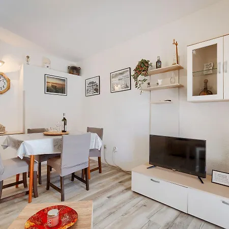 Bezauberndes Mit Beheiztem Privatpool, Grill, Babybett, Grill, Wifi Apartment Fazana