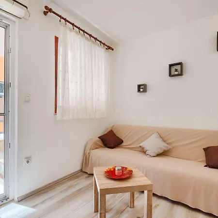 Bezauberndes Mit Beheiztem Privatpool, Grill, Babybett, Grill, Wifi