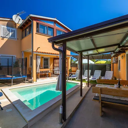 Bezauberndes Mit Beheiztem Privatpool, Grill, Babybett, Grill, Wifi * Fažana