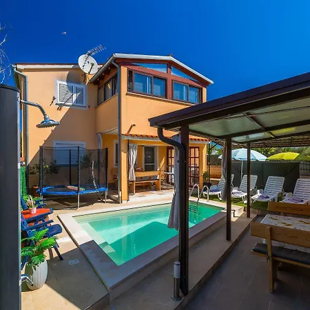 Bezauberndes Mit Beheiztem Privatpool, Grill, Babybett, Grill, Wifi Apartman *