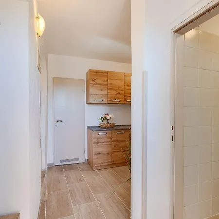 Bezauberndes Mit Beheiztem Privatpool, Grill, Babybett, Grill, Wifi Fažana