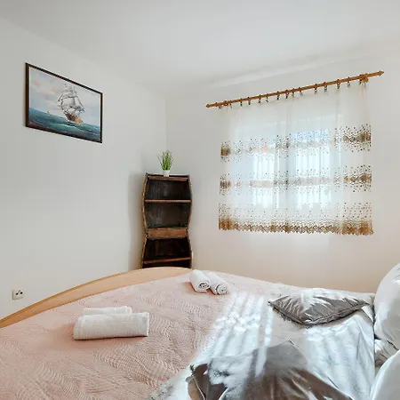 Apartamento Bezauberndes Mit Beheiztem Privatpool, Grill, Babybett, Grill, Wifi Fažana
