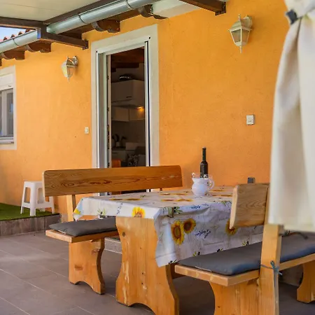 Bezauberndes Mit Beheiztem Privatpool, Grill, Babybett, Grill, Wifi *