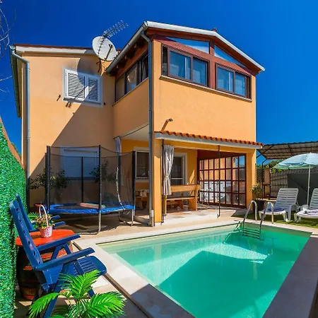 Apartment Bezauberndes Mit Beheiztem Privatpool, Grill, Babybett, Grill, Wifi