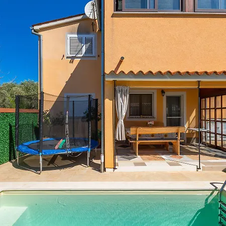 Bezauberndes Mit Beheiztem Privatpool, Grill, Babybett, Grill, Wifi *