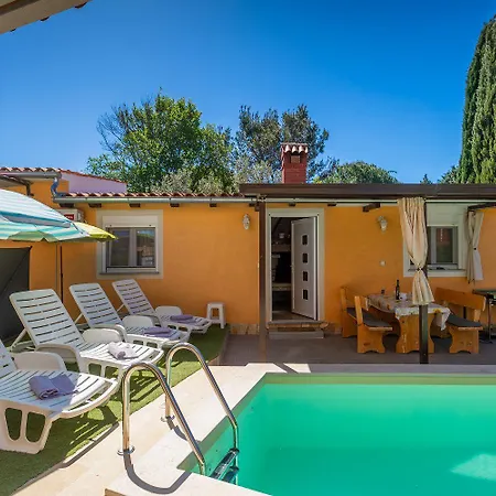Bezauberndes Mit Beheiztem Privatpool, Grill, Babybett, Grill, Wifi * Fažana