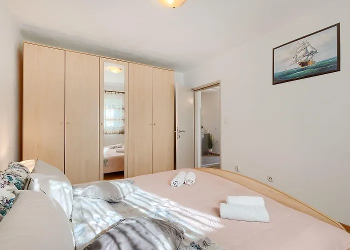 Bezauberndes Mit Beheiztem Privatpool, Grill, Babybett, Grill, Wifi