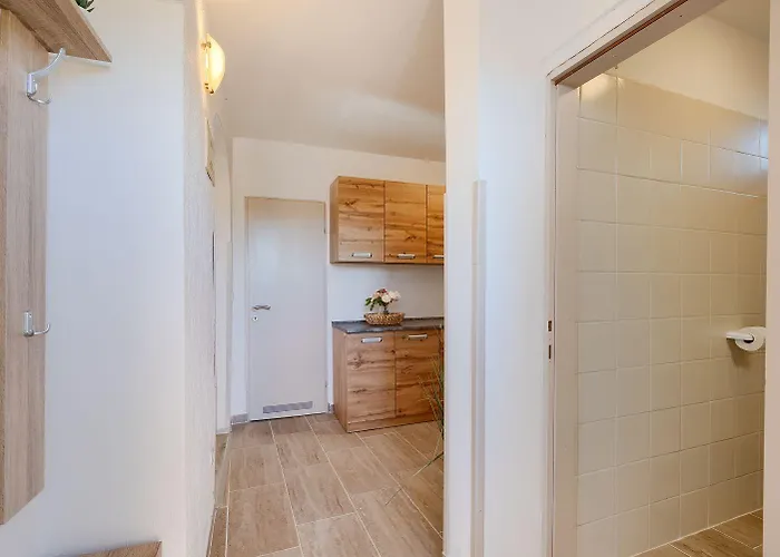 Bezauberndes Mit Beheiztem Privatpool, Grill, Babybett, Grill, Wifi Fažana