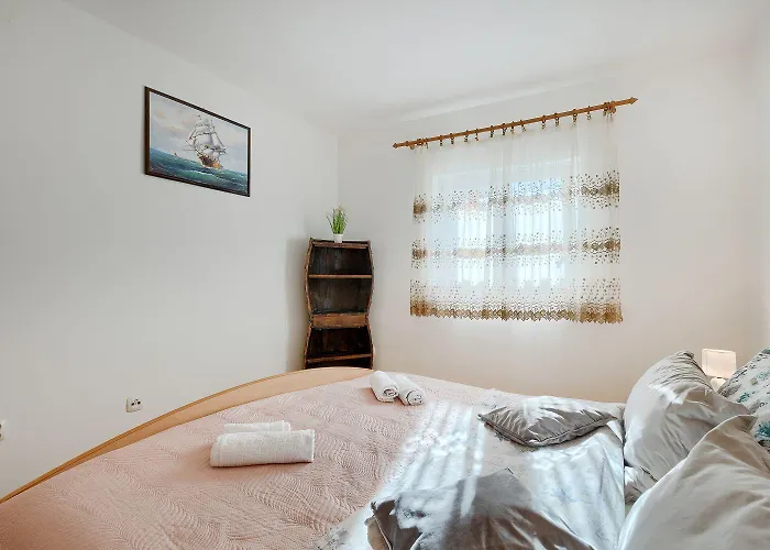 Apartman Bezauberndes Mit Beheiztem Privatpool, Grill, Babybett, Grill, Wifi Fažana